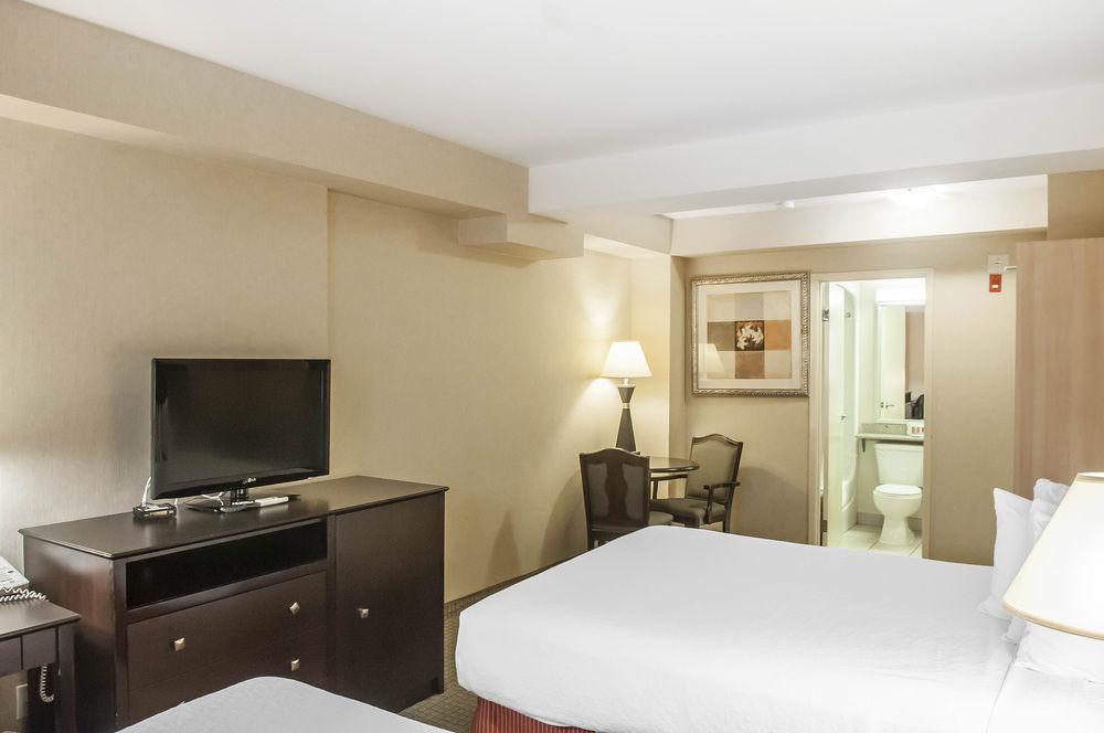 Econo Lodge Inn & Suites Downtown Toronto Buitenkant foto