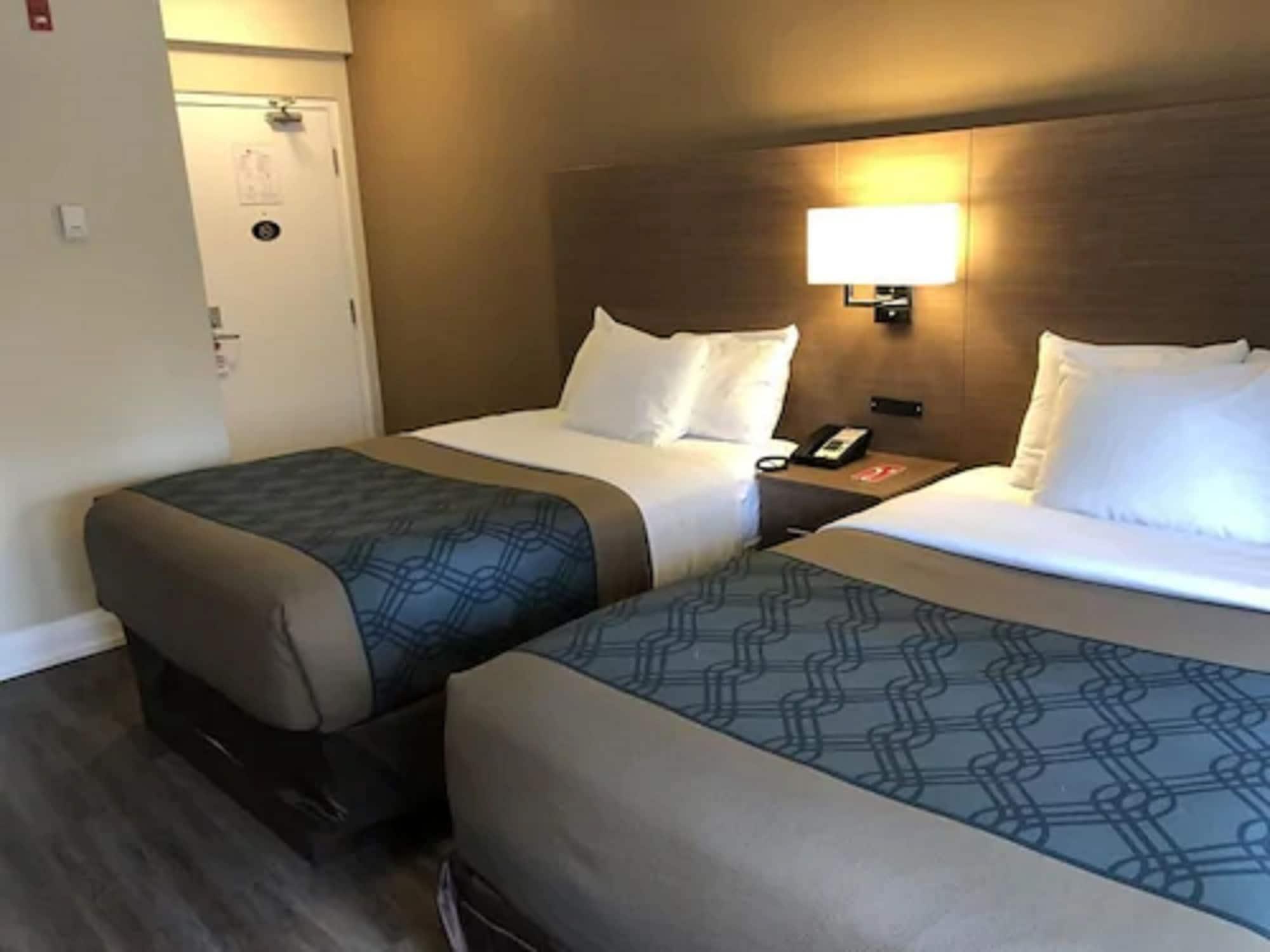 Econo Lodge Inn & Suites Downtown Toronto Buitenkant foto