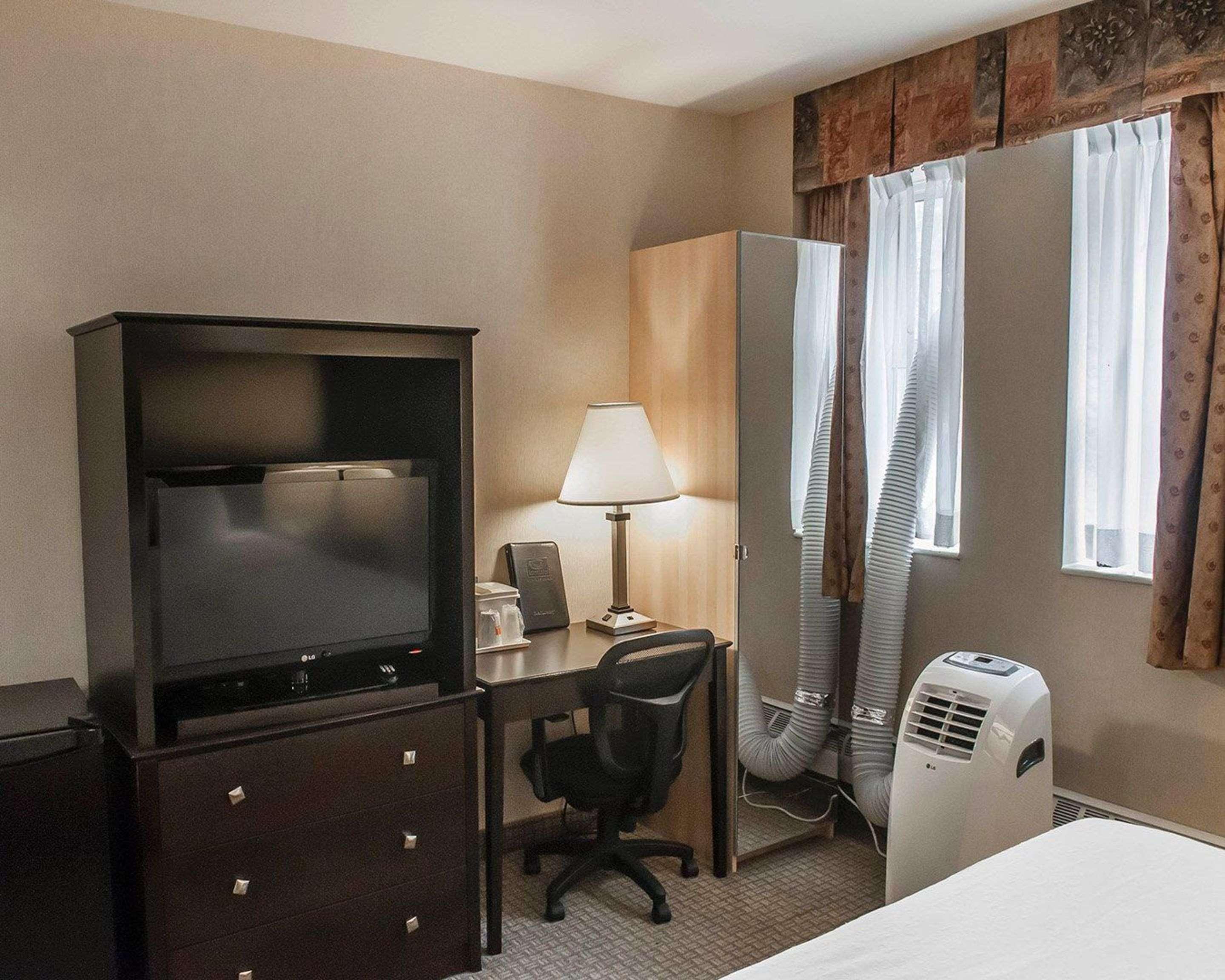 Econo Lodge Inn & Suites Downtown Toronto Buitenkant foto