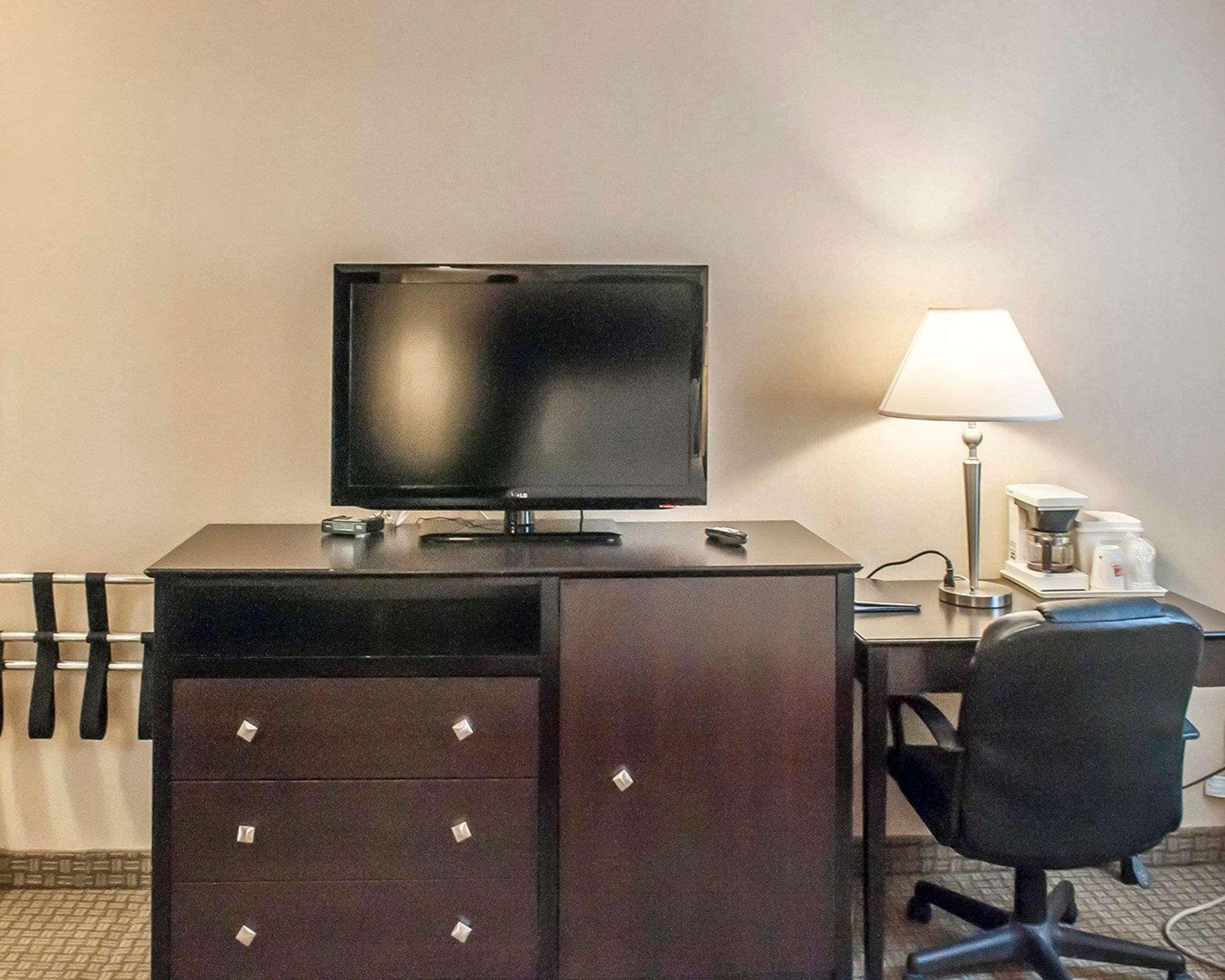 Econo Lodge Inn & Suites Downtown Toronto Buitenkant foto
