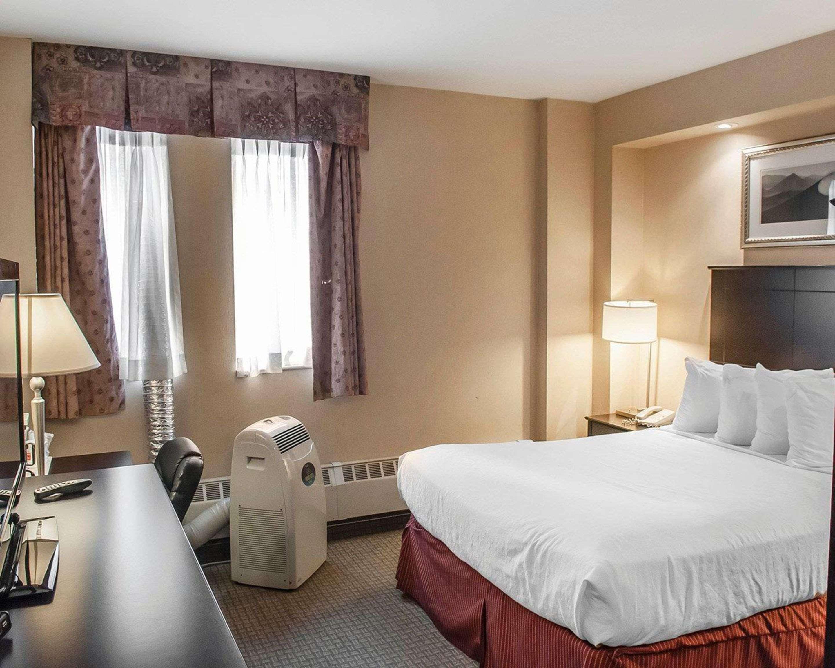 Econo Lodge Inn & Suites Downtown Toronto Buitenkant foto