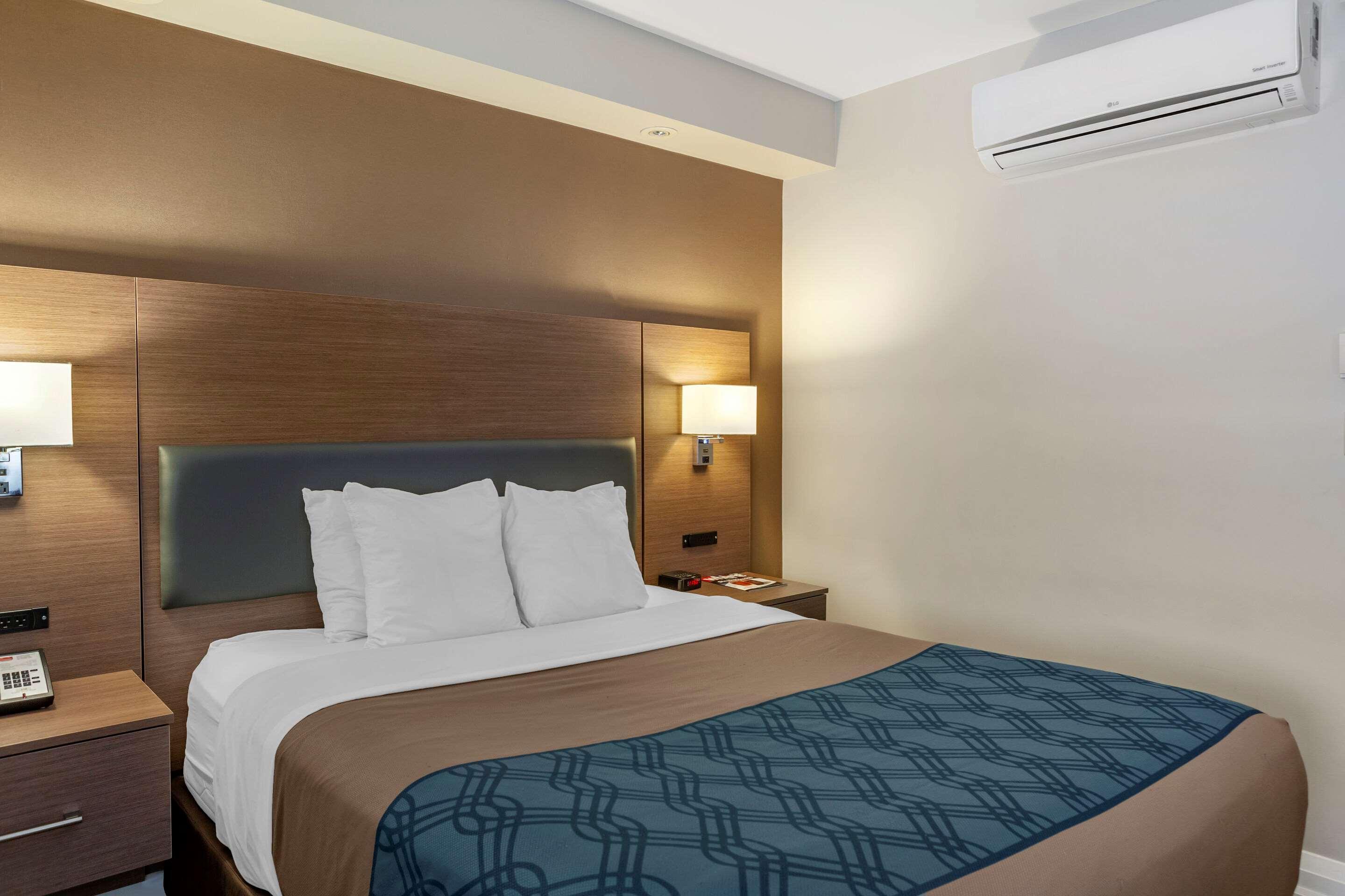Econo Lodge Inn & Suites Downtown Toronto Buitenkant foto