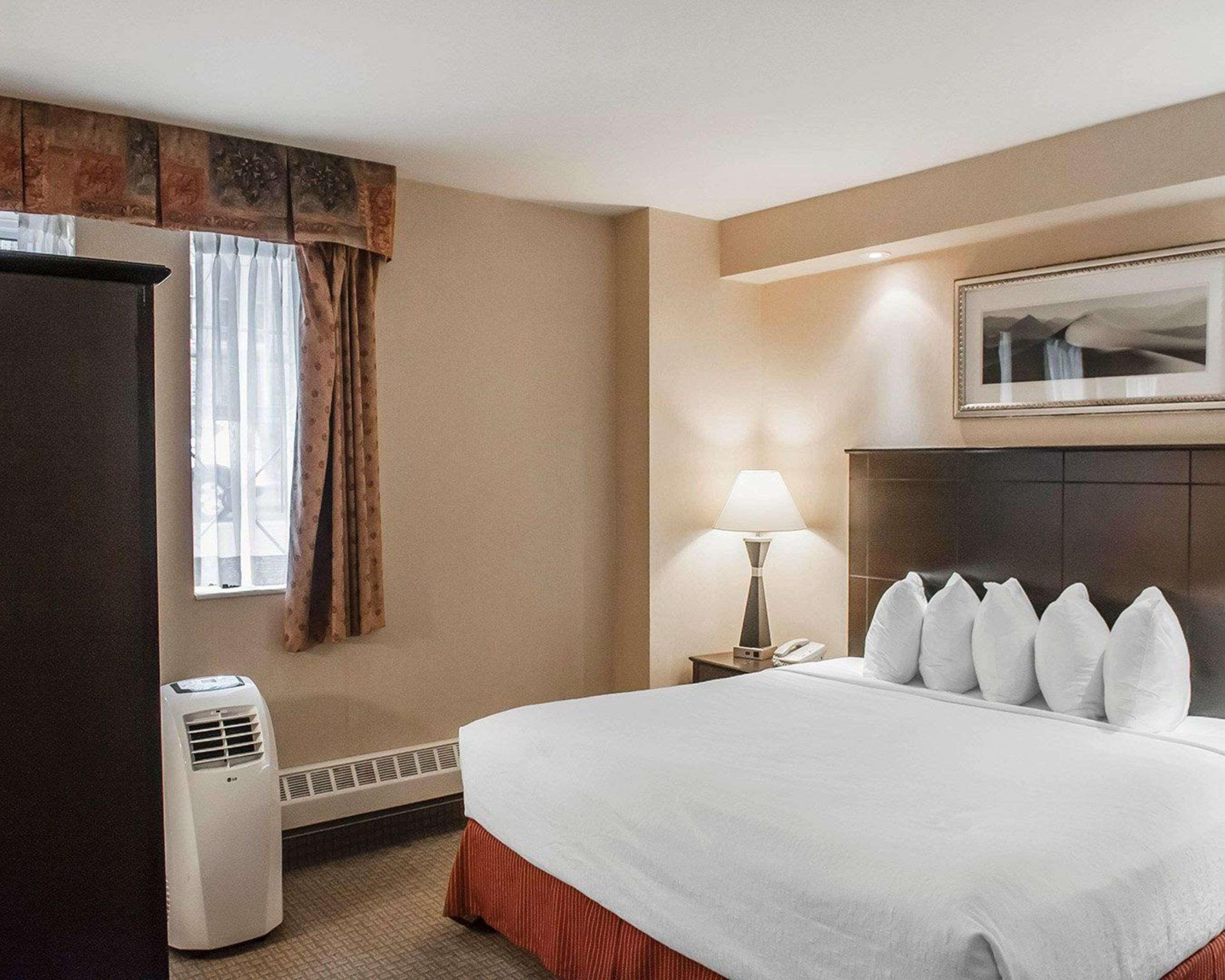 Econo Lodge Inn & Suites Downtown Toronto Buitenkant foto
