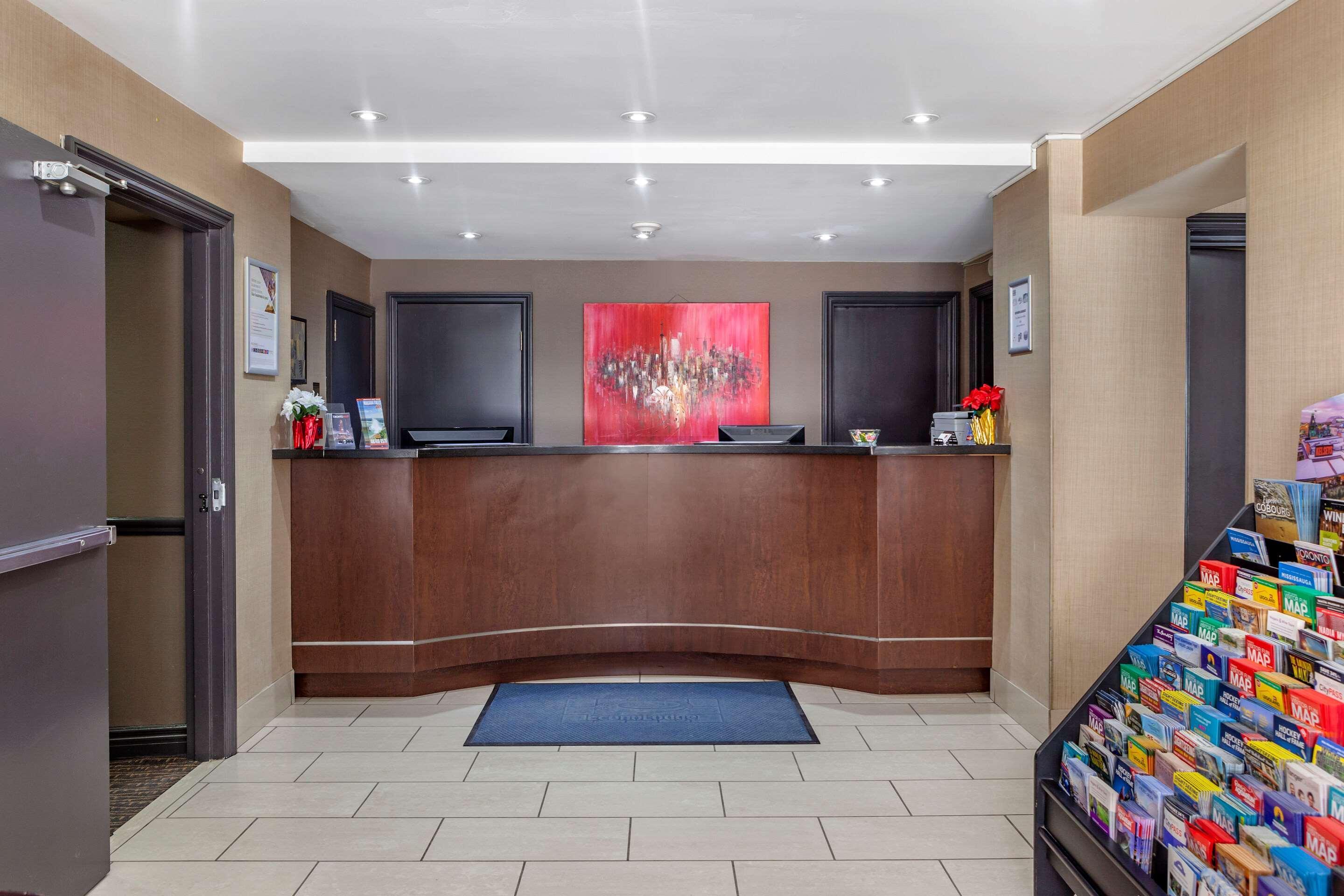 Econo Lodge Inn & Suites Downtown Toronto Buitenkant foto