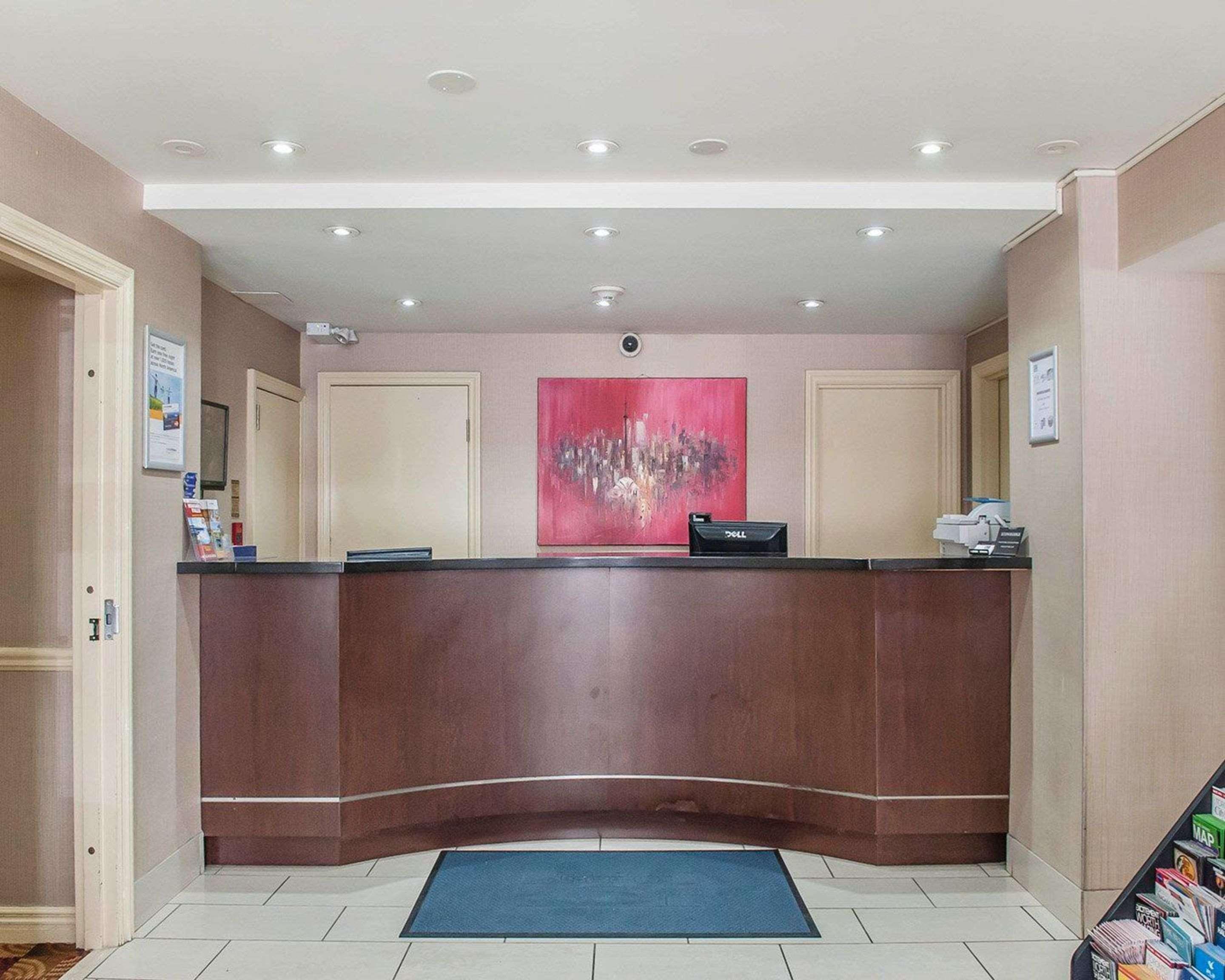 Econo Lodge Inn & Suites Downtown Toronto Buitenkant foto