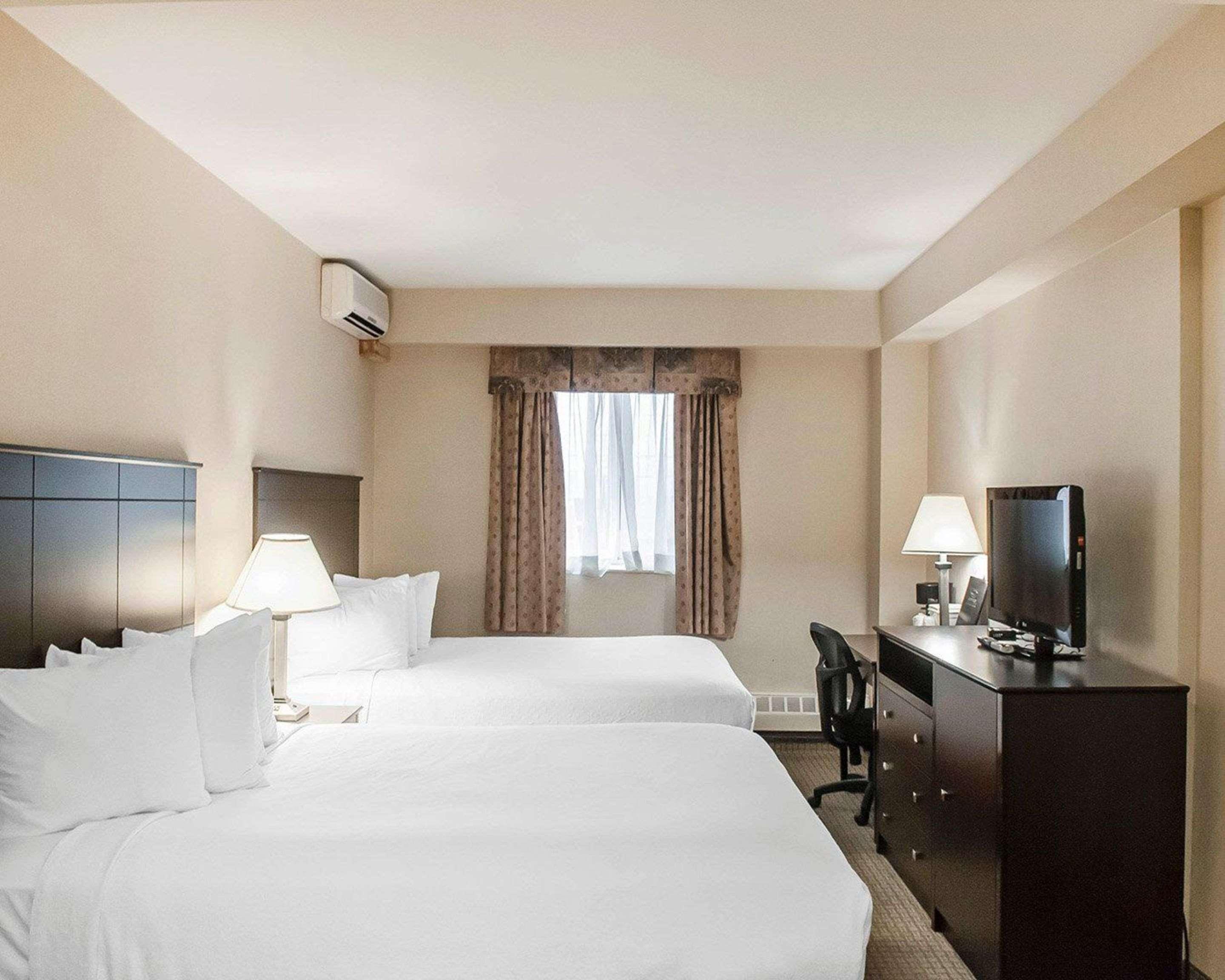 Econo Lodge Inn & Suites Downtown Toronto Buitenkant foto