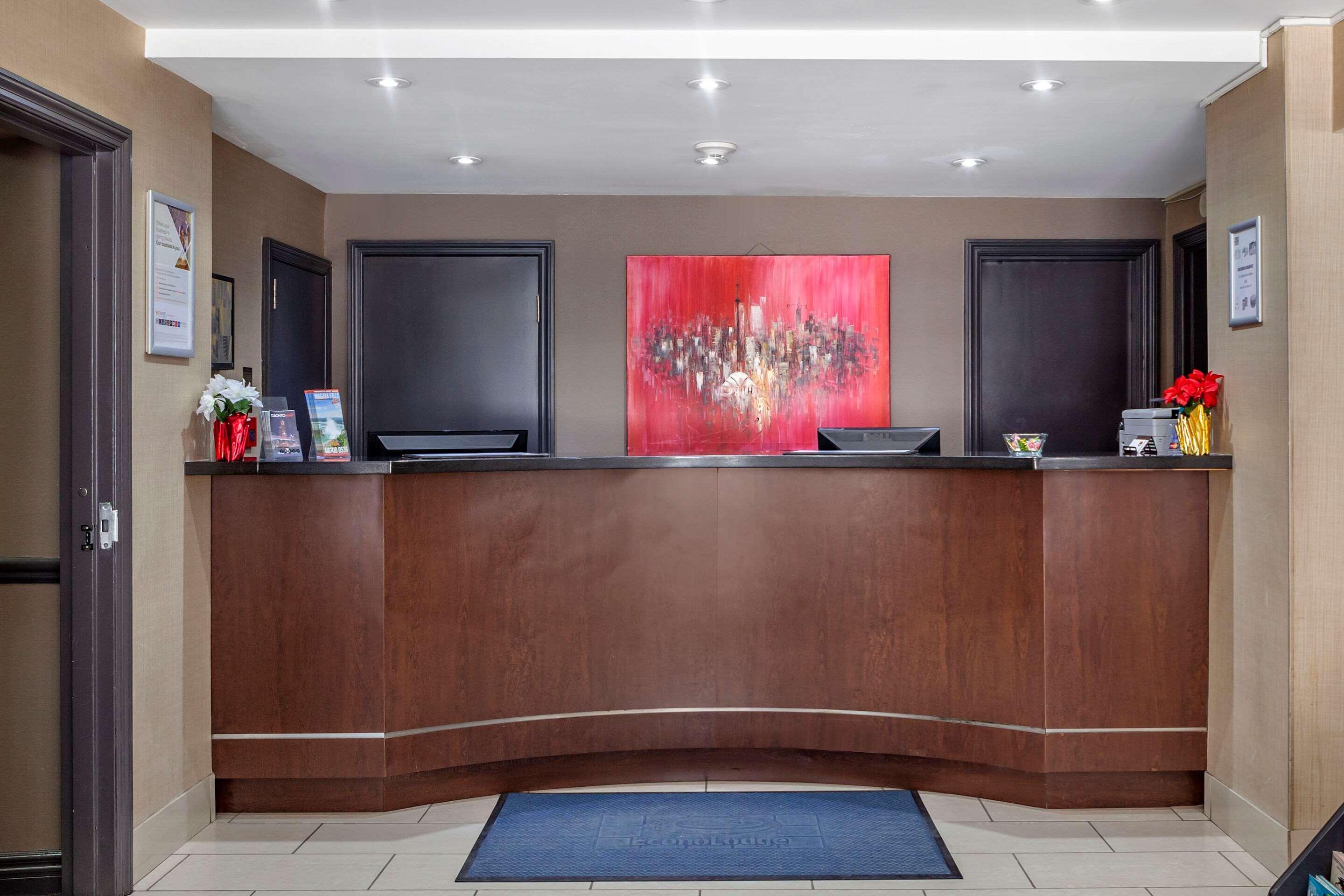 Econo Lodge Inn & Suites Downtown Toronto Buitenkant foto