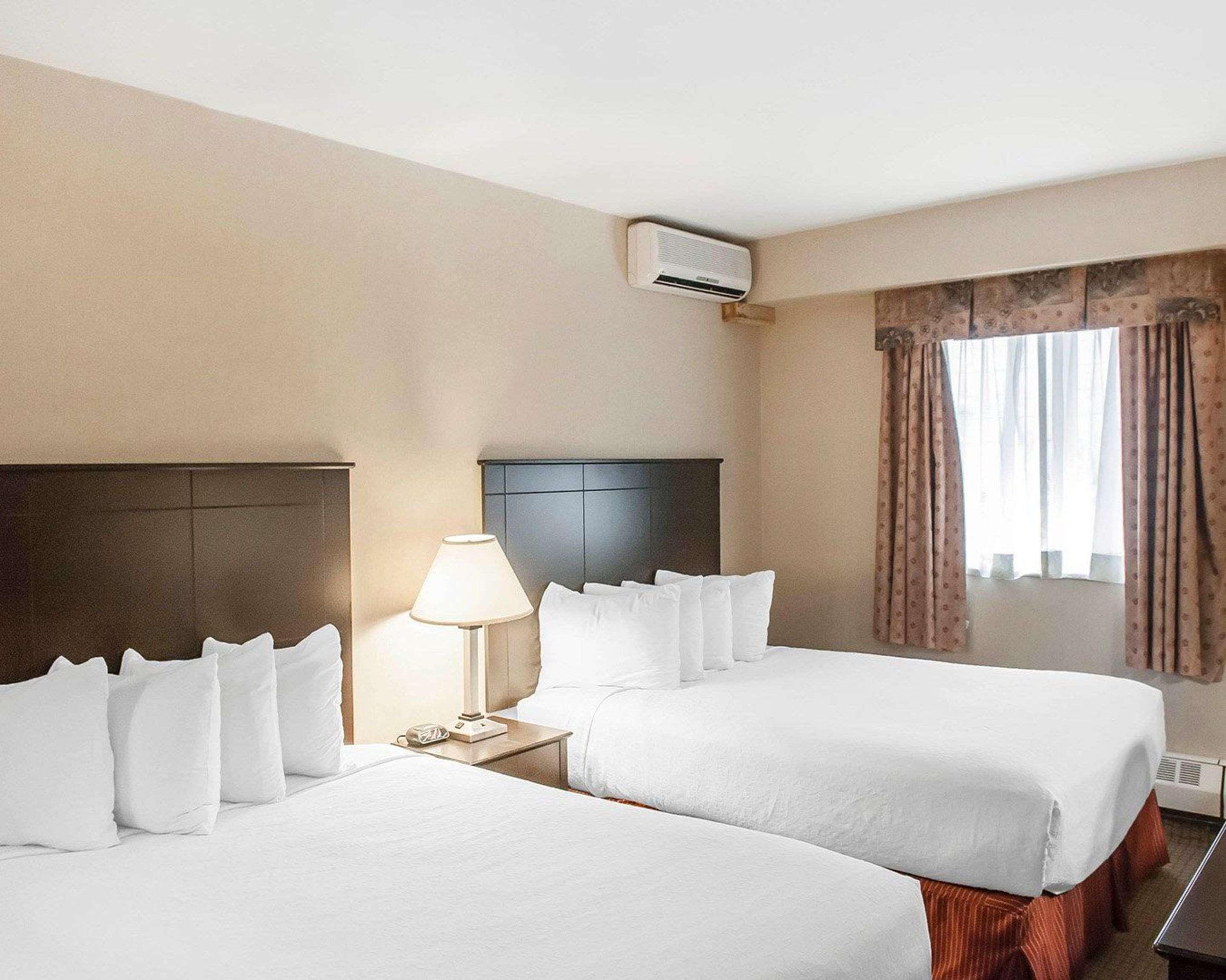 Econo Lodge Inn & Suites Downtown Toronto Buitenkant foto