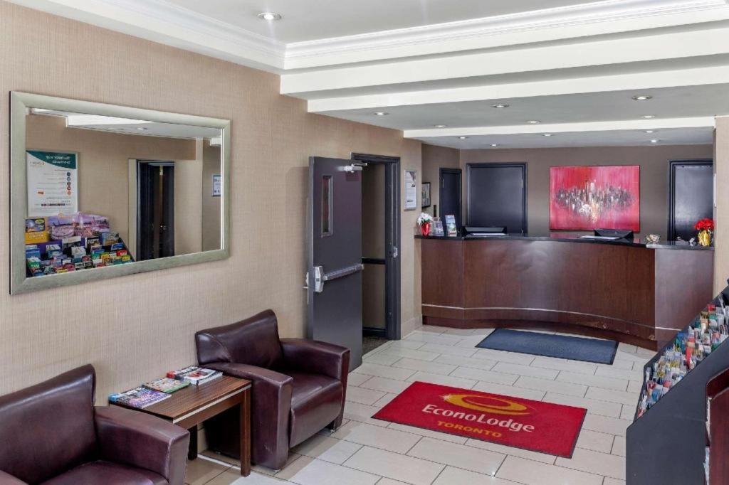 Econo Lodge Inn & Suites Downtown Toronto Buitenkant foto