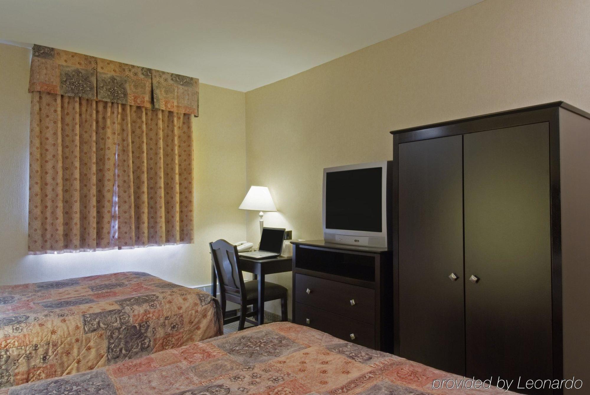 Econo Lodge Inn & Suites Downtown Toronto Buitenkant foto