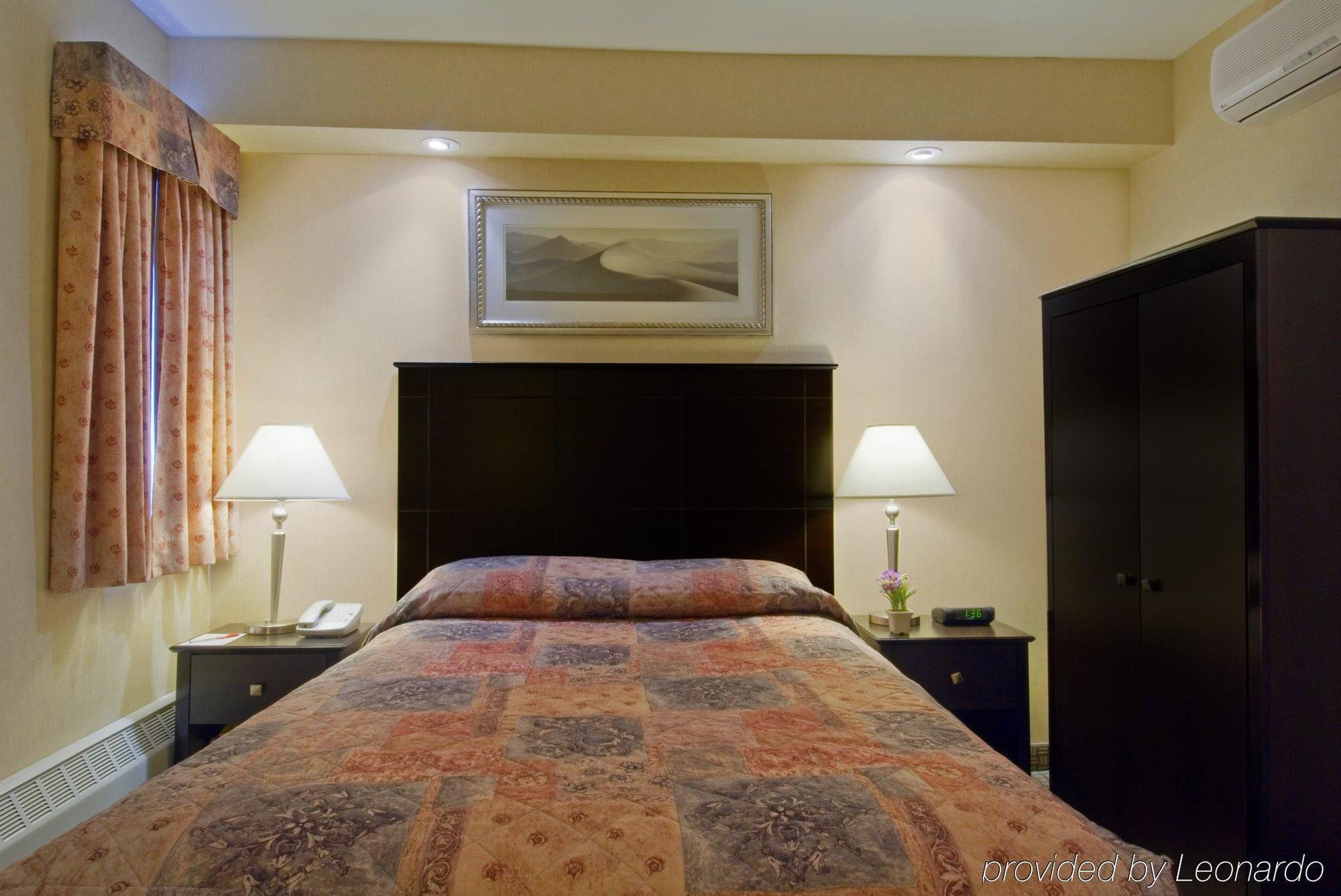 Econo Lodge Inn & Suites Downtown Toronto Buitenkant foto