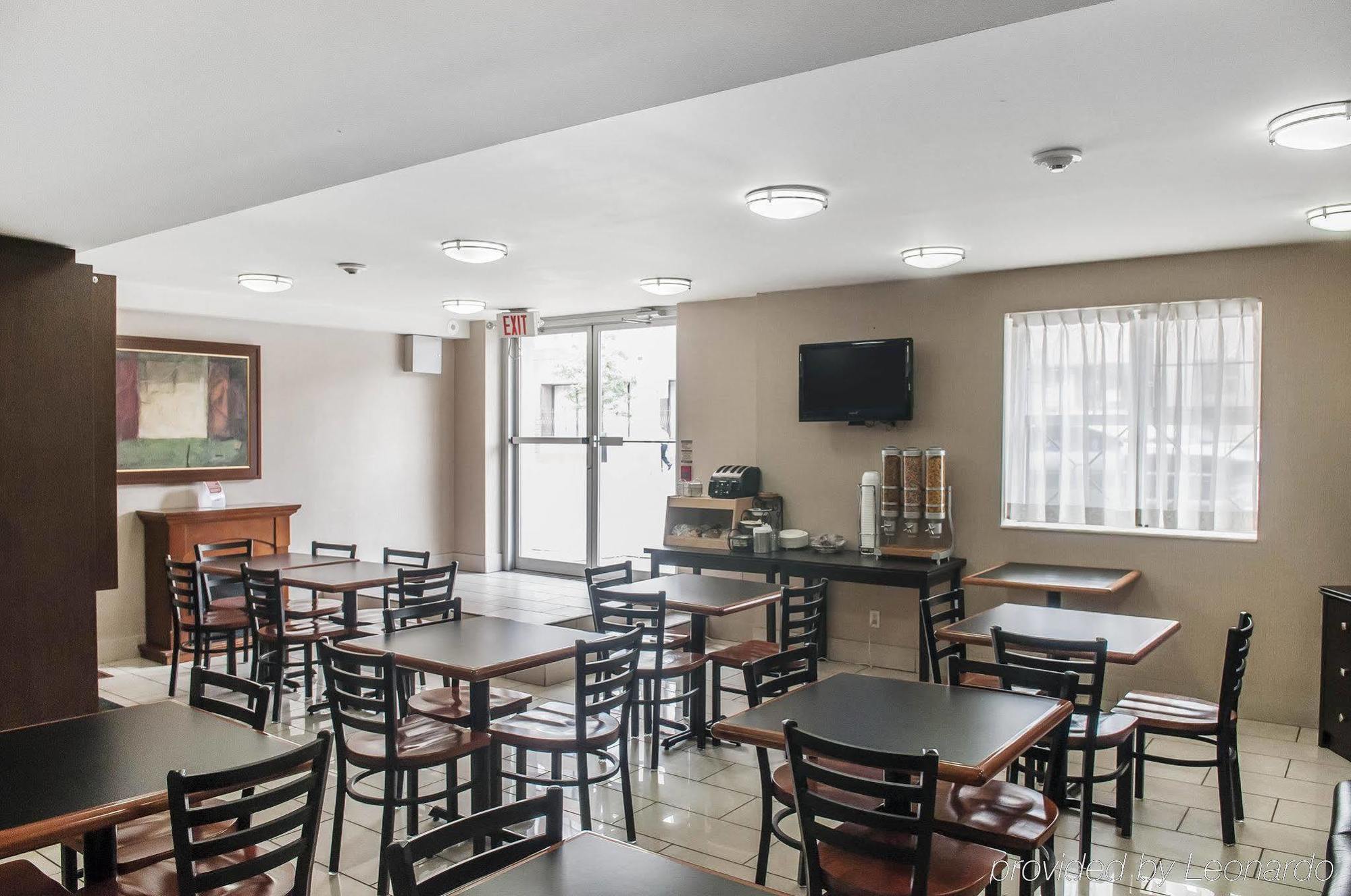 Econo Lodge Inn & Suites Downtown Toronto Buitenkant foto