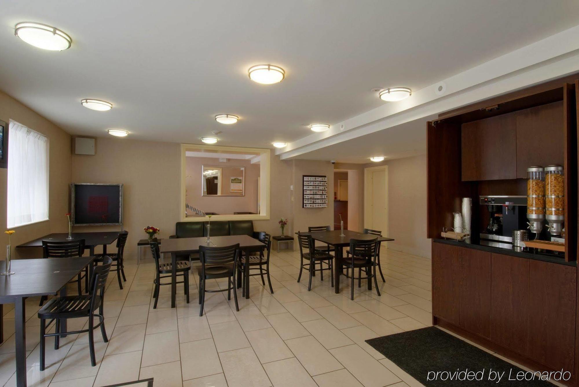 Econo Lodge Inn & Suites Downtown Toronto Buitenkant foto